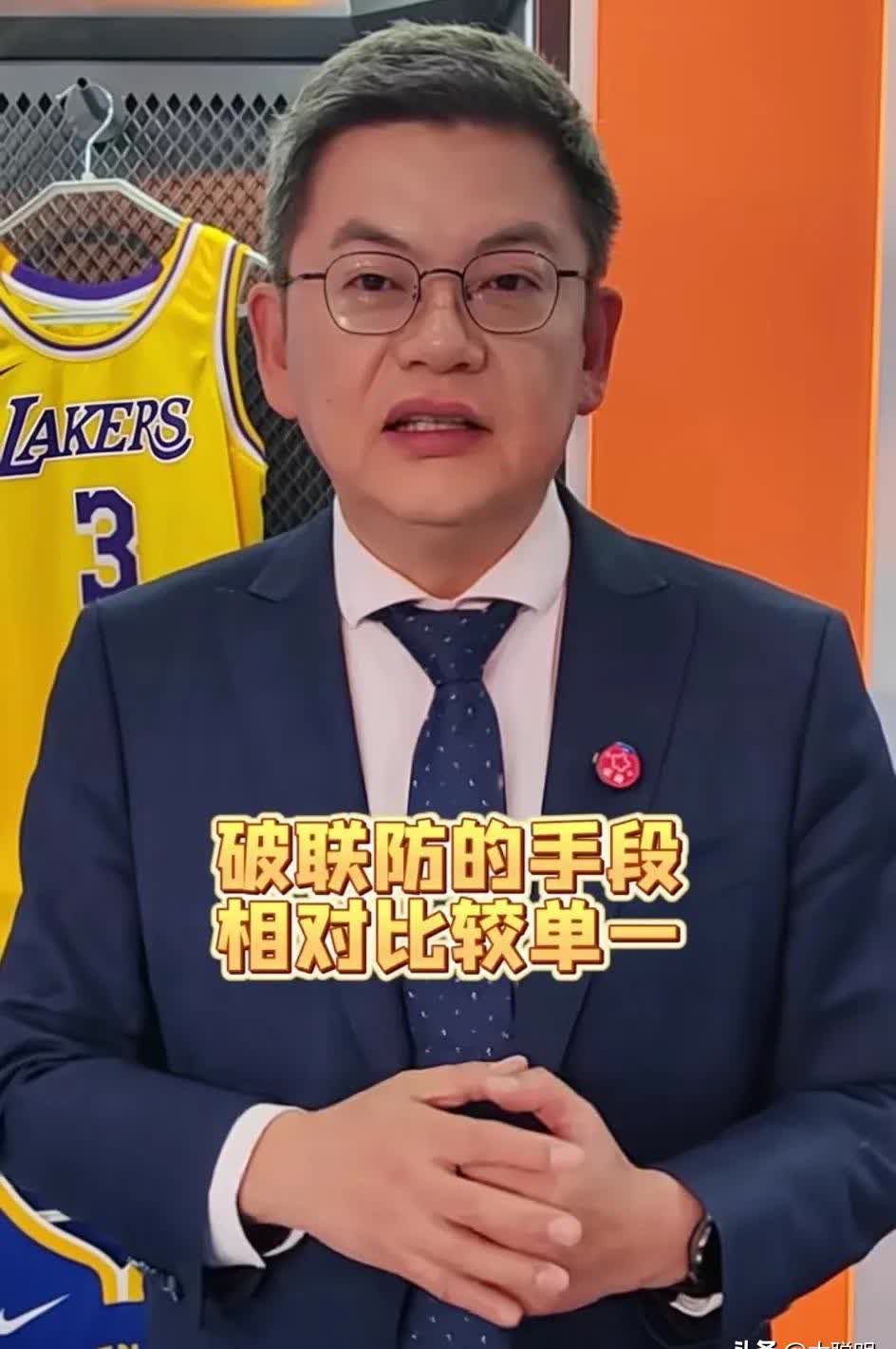 湖人在比赛中受伤退赛，苏炳添主帅表示担忧